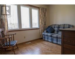 458523 8 CONCESSION - 19