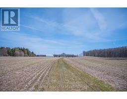 458523 8 CONCESSION - 33