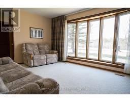 458523 8 CONCESSION - 9
