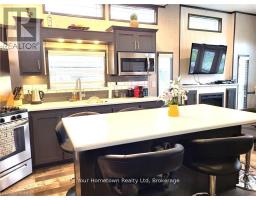 613 OAK CRESCENT - 2