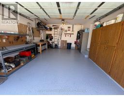 524 LYNDEN CRESCENT - 33