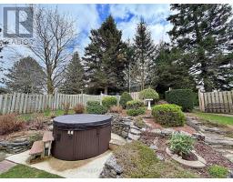 524 LYNDEN CRESCENT - 36