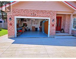 524 LYNDEN CRESCENT - 42
