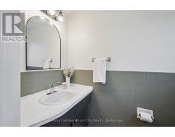 22 CRESTWOOD DRIVE - 16