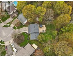 22 CRESTWOOD DRIVE - 37