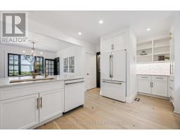 87 UNIVERSITY AVENUE W - 19