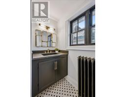 87 UNIVERSITY AVENUE W - 25