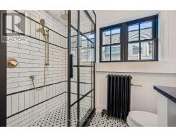 87 UNIVERSITY AVENUE W - 36