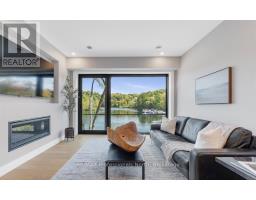 102 - 32 BRUNEL ROAD - 33