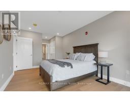 102 - 32 BRUNEL ROAD - 38