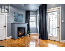 18 WATERLOO STREET N - 22