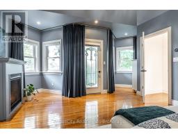 18 WATERLOO STREET N - 23