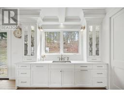 27 VARDON DRIVE - 21