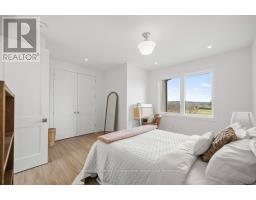 27 VARDON DRIVE - 33