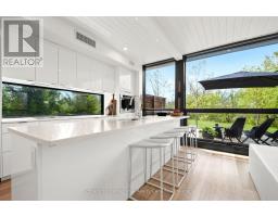 10 EUREKA STREET - 2