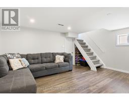 51 CLEMENS AVENUE - 25