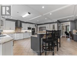 151 HURON ROAD - 17