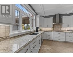 151 HURON ROAD - 18