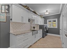 151 HURON ROAD - 23