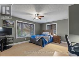 151 HURON ROAD - 32