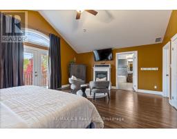 151 HURON ROAD - 35