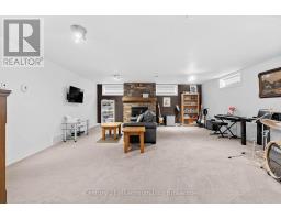 46 FENTON DRIVE - 32