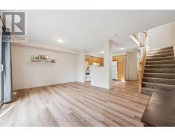 27 - 124 GOSLING GARDENS - 12