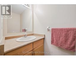 27 - 124 GOSLING GARDENS - 20
