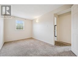 27 - 124 GOSLING GARDENS - 22