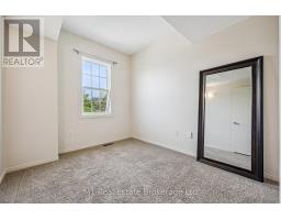 27 - 124 GOSLING GARDENS - 25