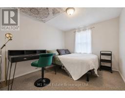 27 - 124 GOSLING GARDENS - 27
