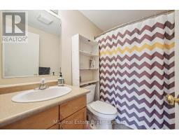 27 - 124 GOSLING GARDENS - 28