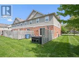 27 - 124 GOSLING GARDENS - 33