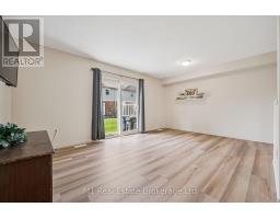 27 - 124 GOSLING GARDENS - 9