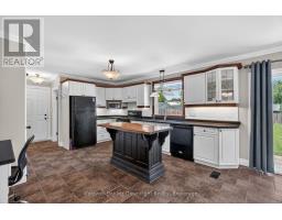 116 SANDERS STREET E - 14
