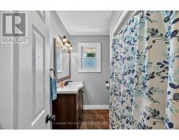 116 SANDERS STREET E - 22
