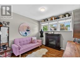 116 SANDERS STREET E - 23