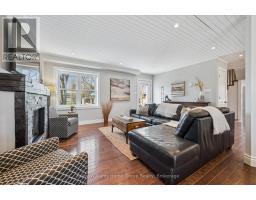 3 DUNDAS STREET W - 18