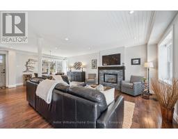 3 DUNDAS STREET W - 19