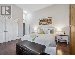 3 DUNDAS STREET W - 30
