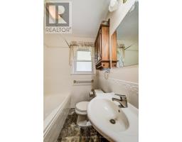 104 ELGIN CRESCENT - 11