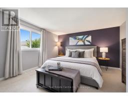 325 TAIT CRESCENT - 16