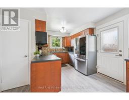 24 BYTON LANE - 11