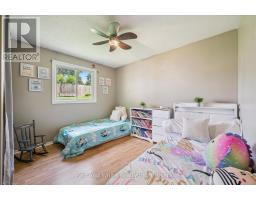 24 BYTON LANE - 17
