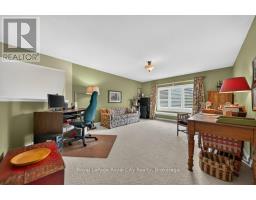 94 KORTRIGHT ROAD E - 23
