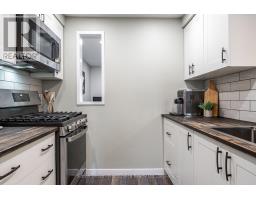 112 KATHRYN CRESCENT - 10