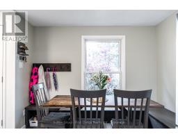 112 KATHRYN CRESCENT - 11