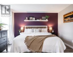112 KATHRYN CRESCENT - 22