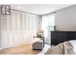 112 KATHRYN CRESCENT - 23