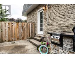 112 KATHRYN CRESCENT - 43
